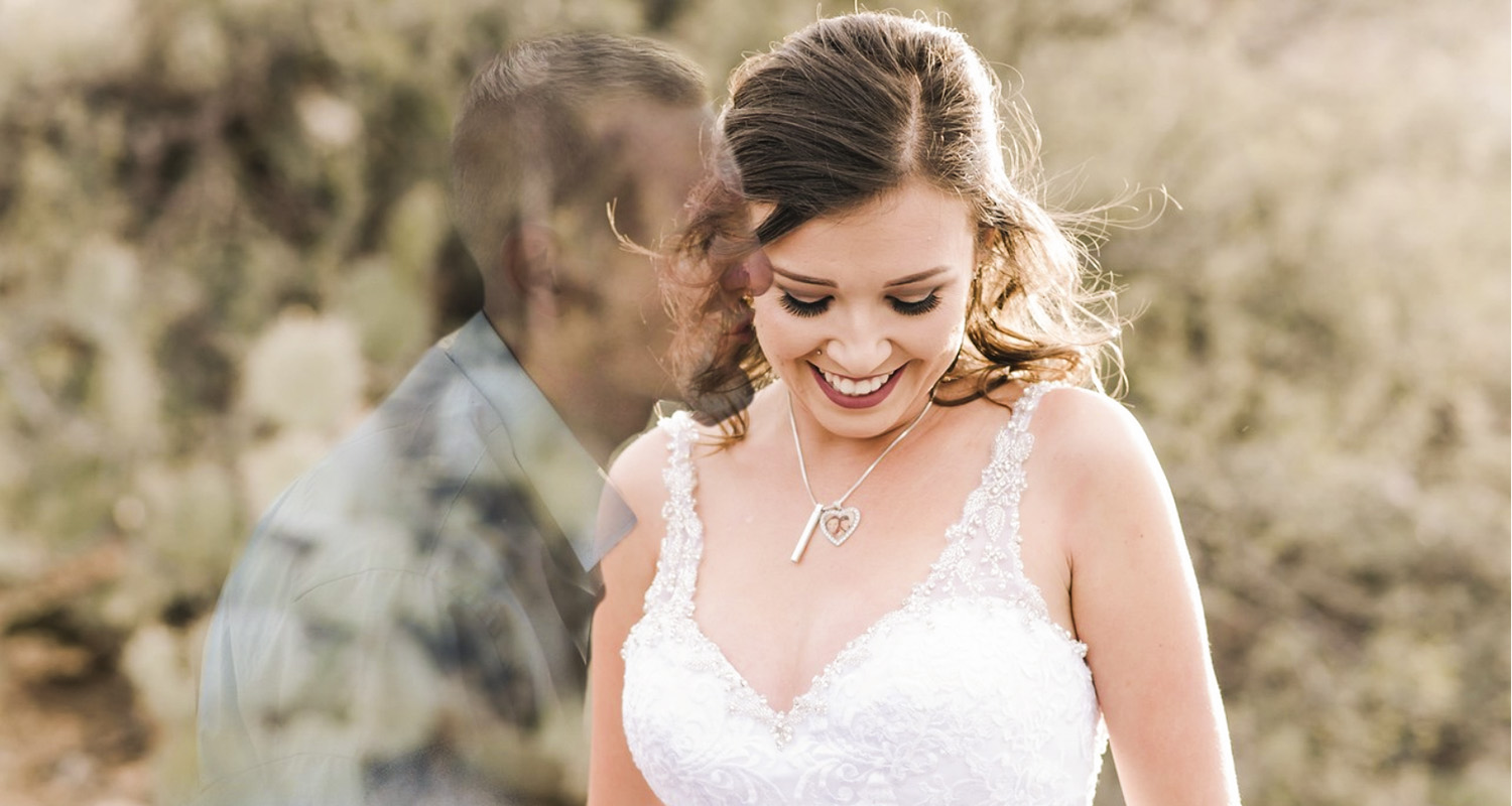 wedding photo kiss